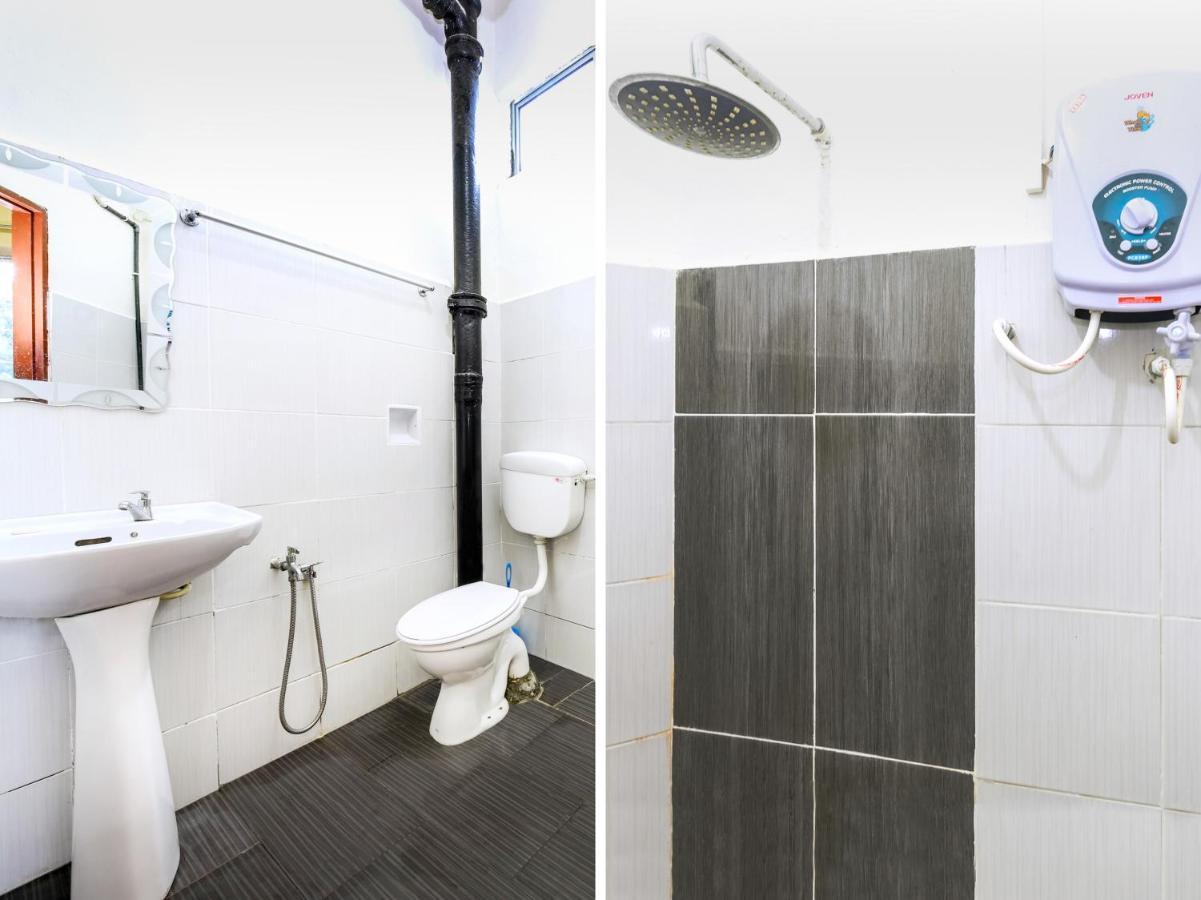 Oyo 703 Myra Hotel Мерсинг Экстерьер фото