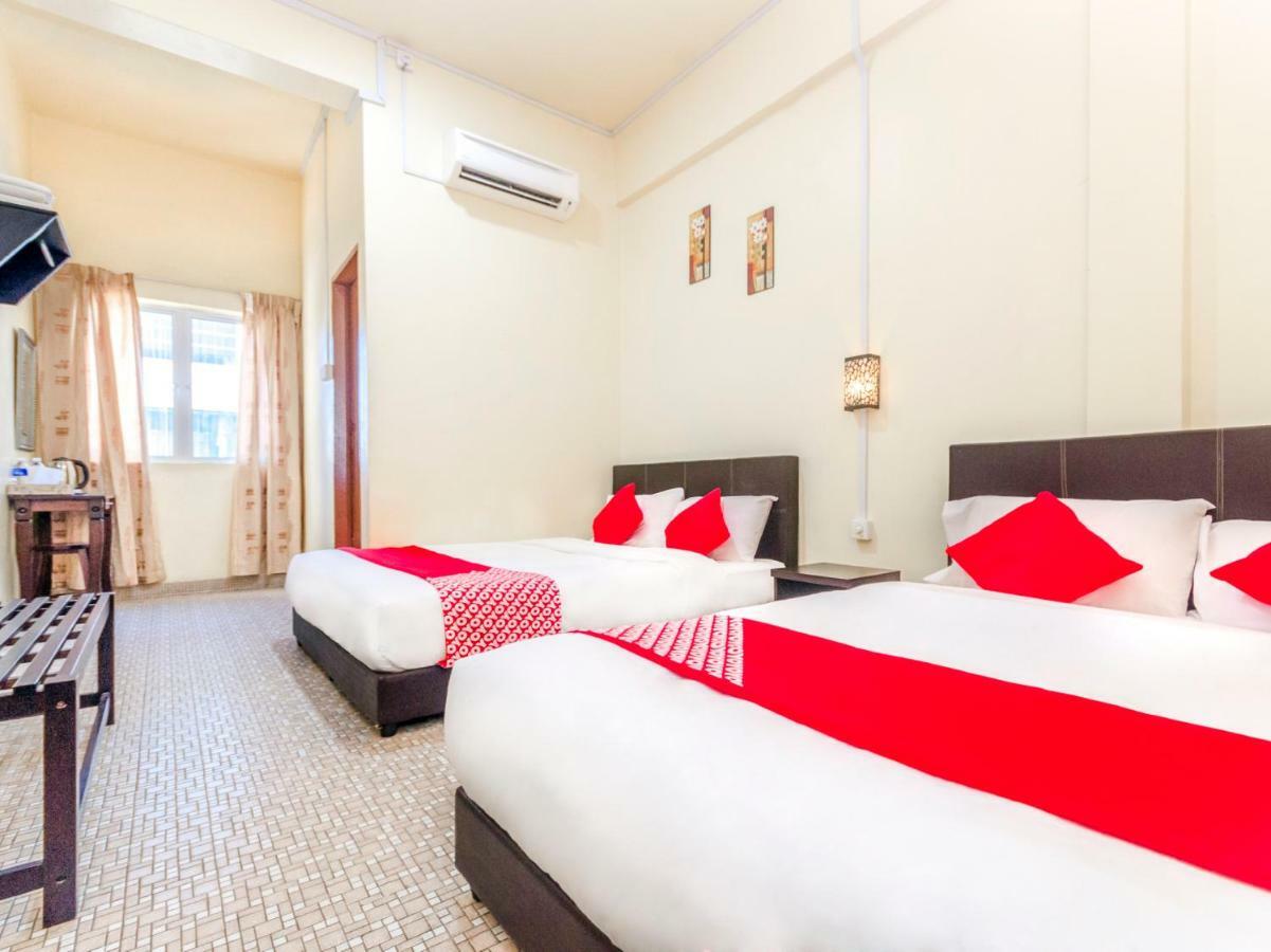 Oyo 703 Myra Hotel Мерсинг Экстерьер фото