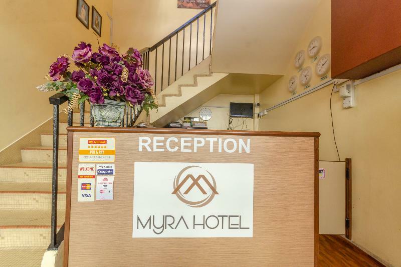 Oyo 703 Myra Hotel Мерсинг Экстерьер фото