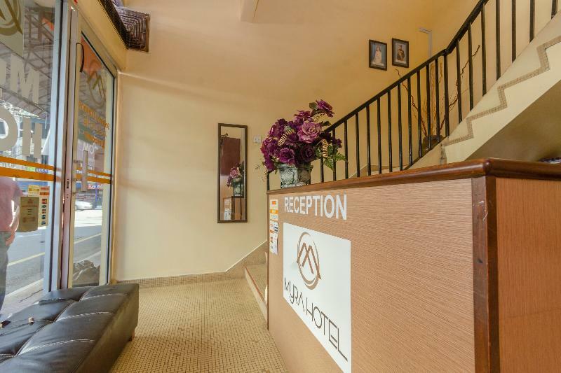 Oyo 703 Myra Hotel Мерсинг Экстерьер фото