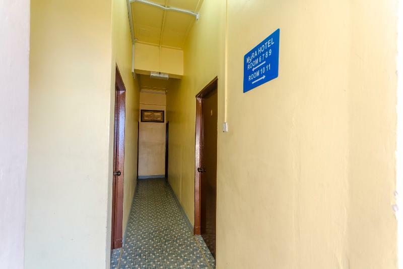Oyo 703 Myra Hotel Мерсинг Экстерьер фото