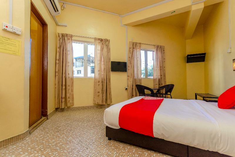 Oyo 703 Myra Hotel Мерсинг Экстерьер фото