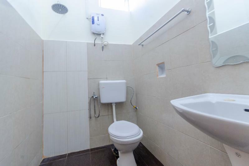 Oyo 703 Myra Hotel Мерсинг Экстерьер фото