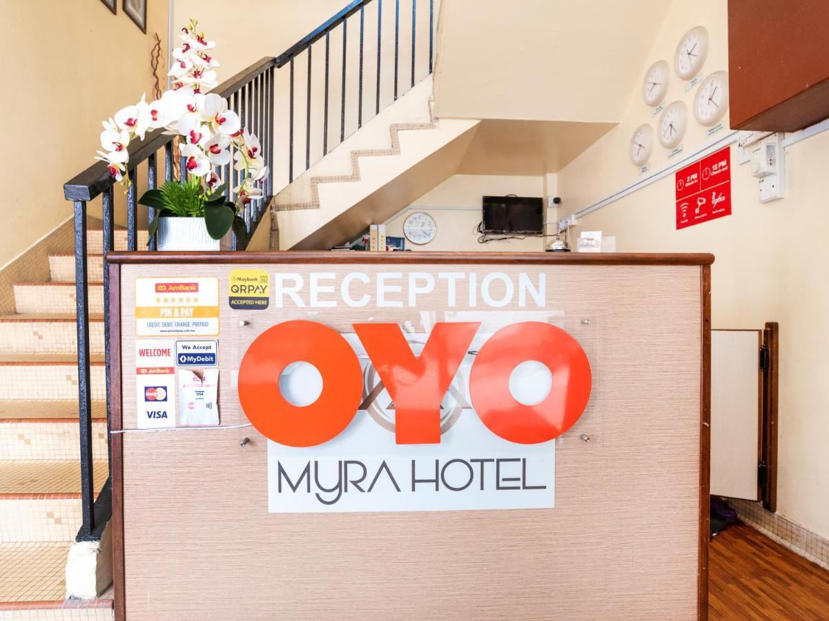 Oyo 703 Myra Hotel Мерсинг Экстерьер фото