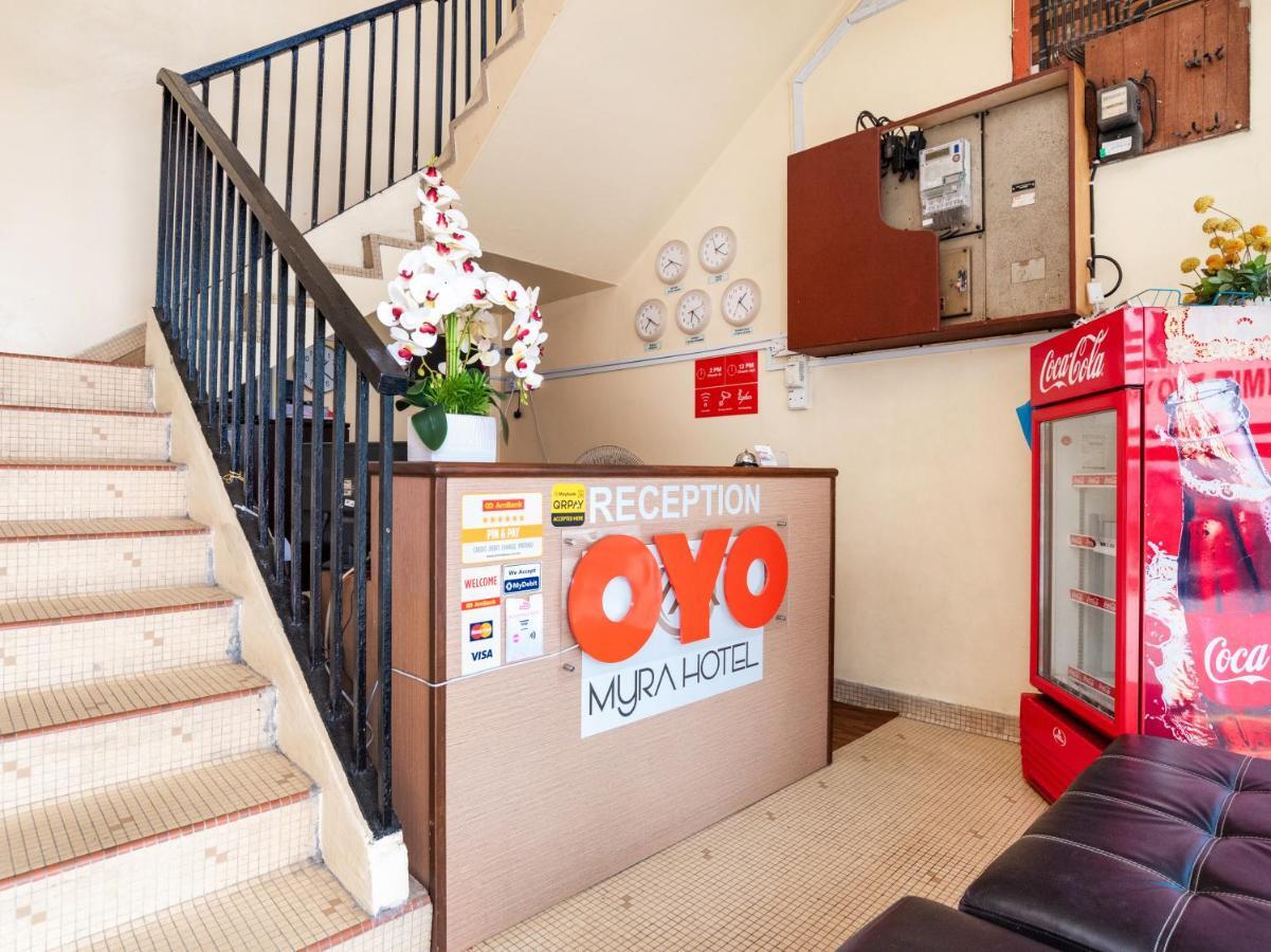 Oyo 703 Myra Hotel Мерсинг Экстерьер фото